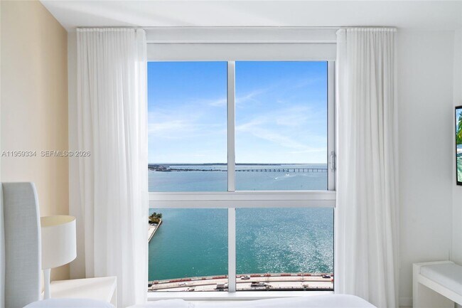 Building Photo - 495 Brickell Ave