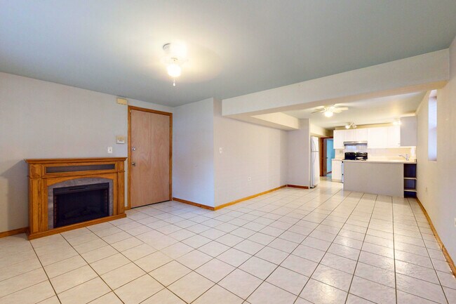 Building Photo - 4744 N Hermitage Ave