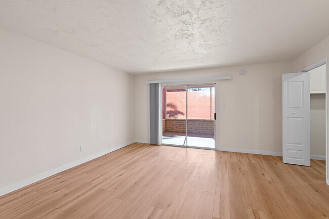 Building Photo - 280 S Atlanta Dr