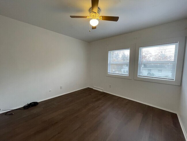 Building Photo - Abbott Court Apartments