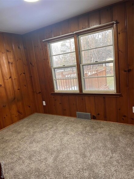 Building Photo - 1136 W Rowland St