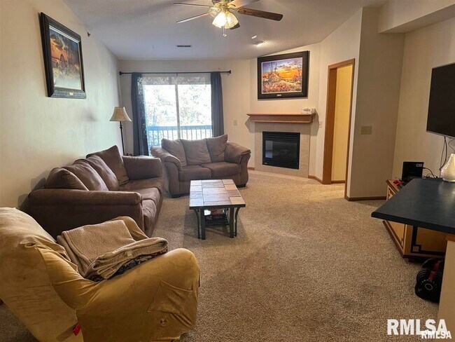 Building Photo - 3820 Creek Hill Dr