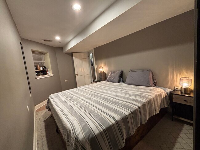 Building Photo - 4871 N Magnolia Ave