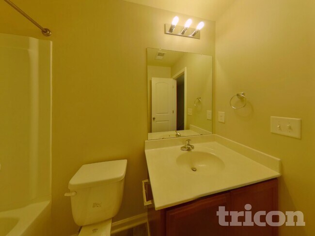 Building Photo - 117 Vermillian Dr