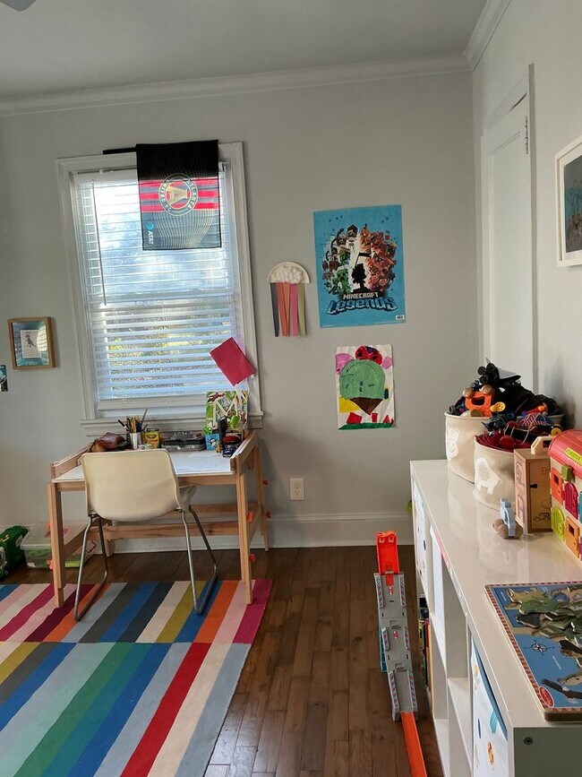 Building Photo - Charming 3 bedroom/ 2 bathroom in Normaltown, Home Close to UGA and Hospitals!