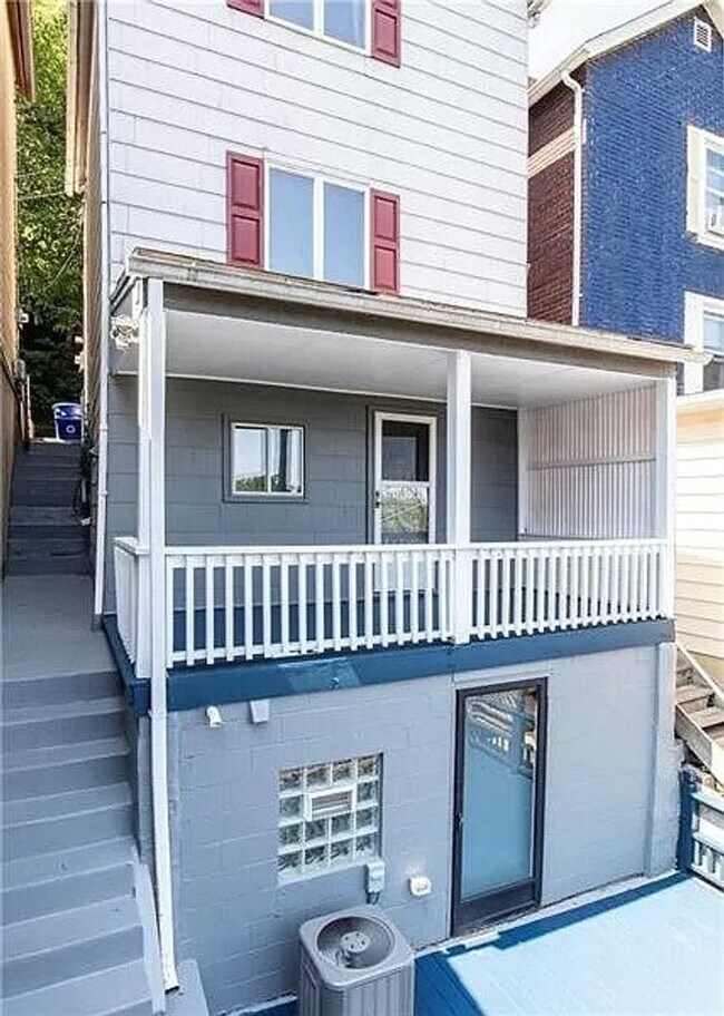 Building Photo - 515 56th St