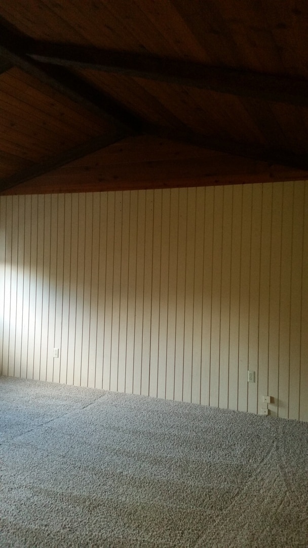 Building Photo - Occupied, do not disturb tenants. 1950's Craftsman 2br 2ba duplex on two levels, lawncare provide...