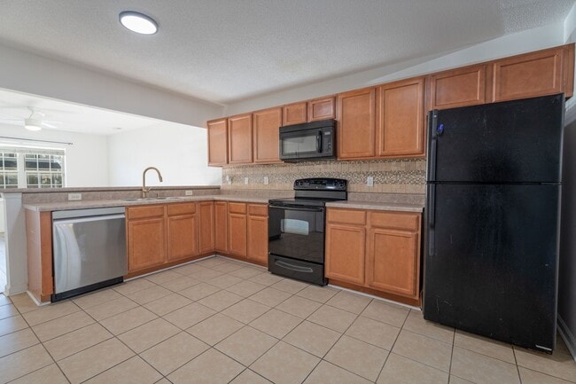 Building Photo - Move-In Ready Townhome Near Camp Lejeune