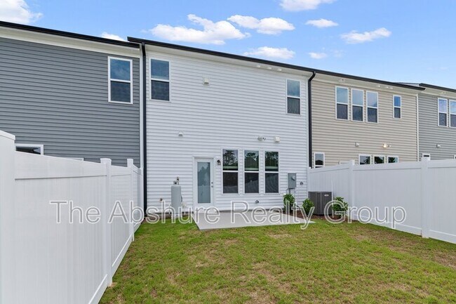 Building Photo - 8913 Kennebec Xing Dr