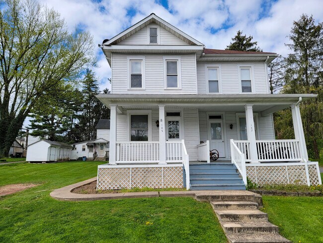 Primary Photo - 185 E Fulton St