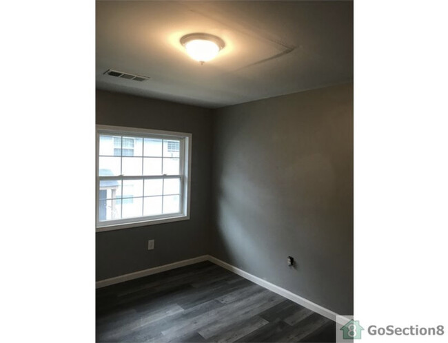 Building Photo - Oliver Park Apartments LLC