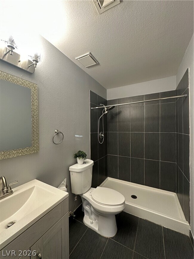 Building Photo - 3955 Redwood St