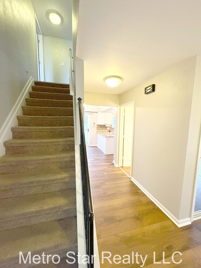 Building Photo - 1553 Lakewood Dr