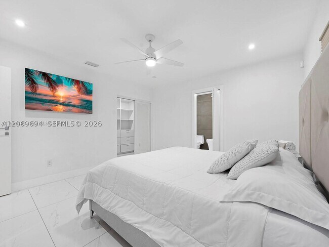 Building Photo - 6951 Miami Lakeway S