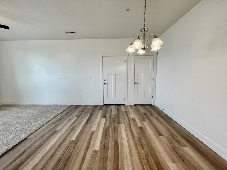 Building Photo - 641 N 380 W