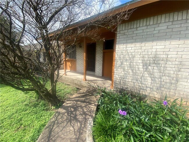 Building Photo - 321 W William Cannon Dr