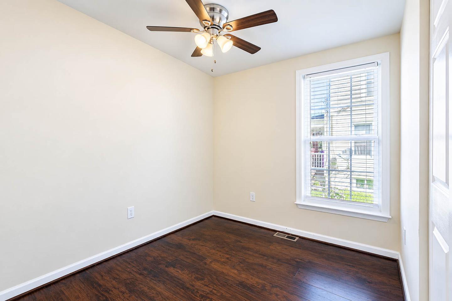 Building Photo - Bright & Comfortable Home in DC