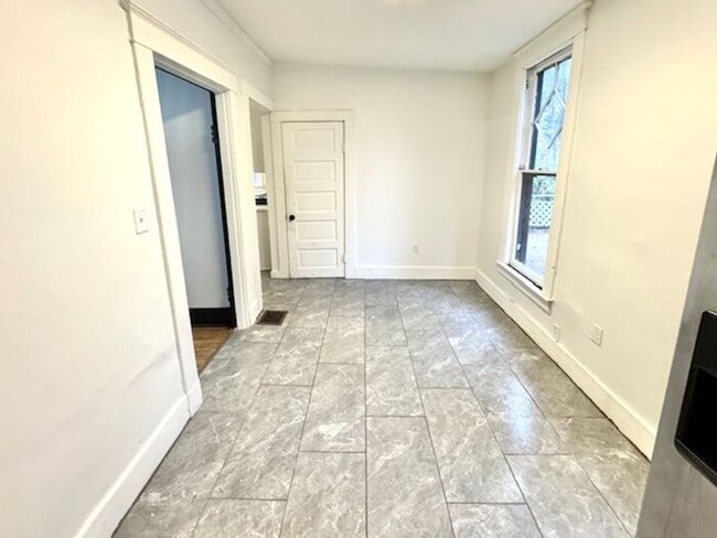 Building Photo - Historic Large Beautiful midtown home near Rhodes College available for Rent!