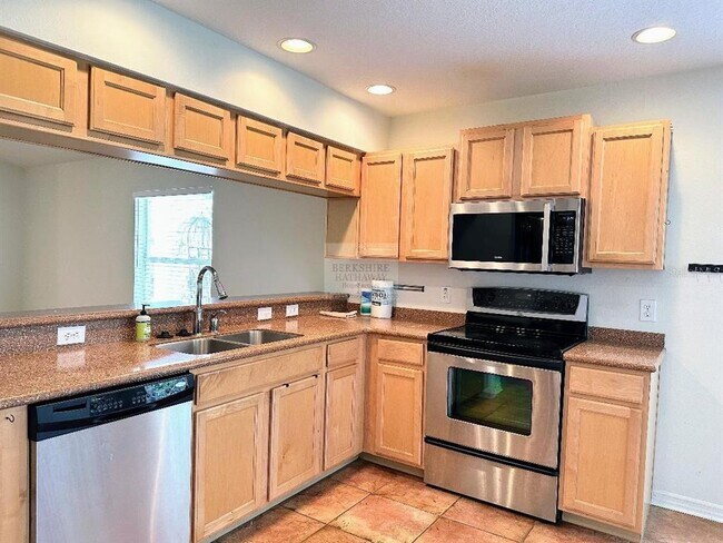 Building Photo - 7851 Foxgrove Dr