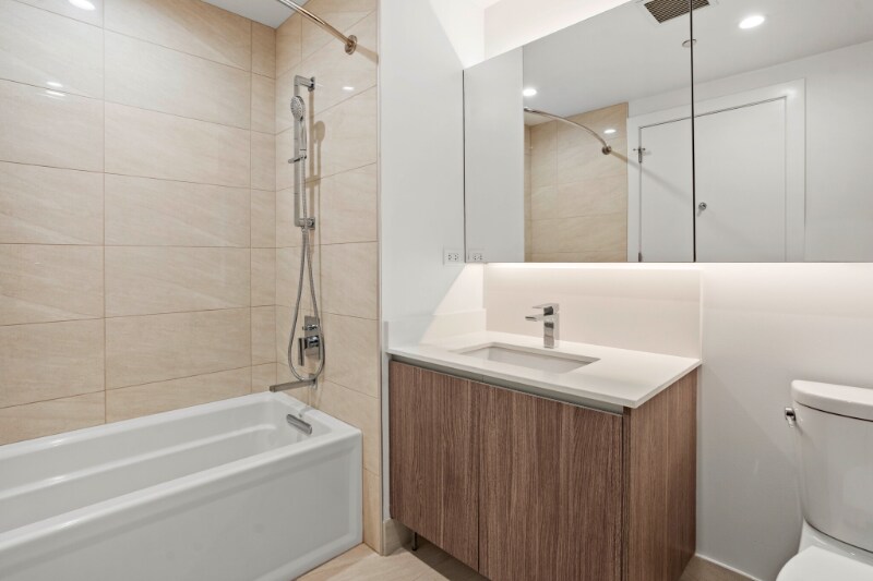 Building Photo - 1106 N Wells St