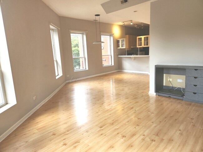 Building Photo - 2109 W Polk St