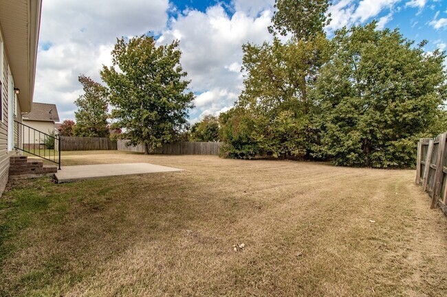 Building Photo - 4910 Court Dr