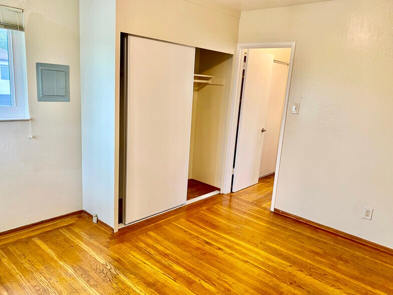 Building Photo - 1116 Stannage Ave