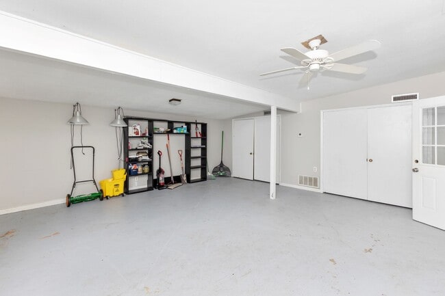 Building Photo - Charming Haven for Rent: Your Ideal Home A...