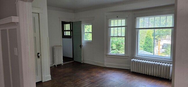 Building Photo - 3059 N Frederick Ave