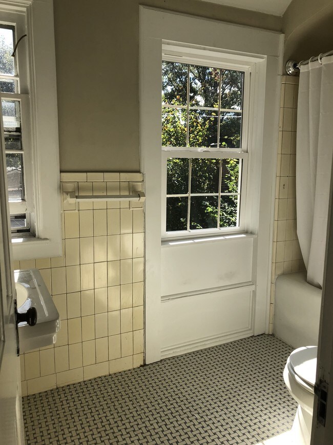 Building Photo - 18124 Lomond Blvd