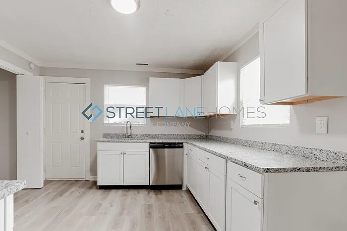 Building Photo - 3235 N Euclid Ave