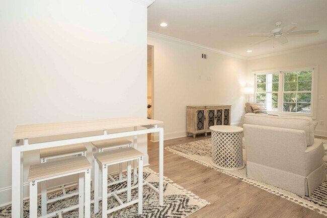 Building Photo - 388 Sanders St