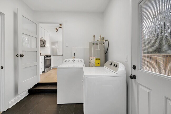 Building Photo - Freshly Remodeled 4 Bedroom 2 Bathroom Single Family Home.