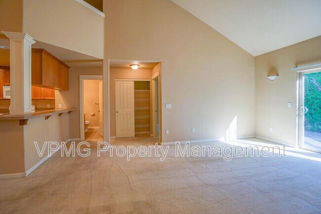 Building Photo - 8019 NE 61st St
