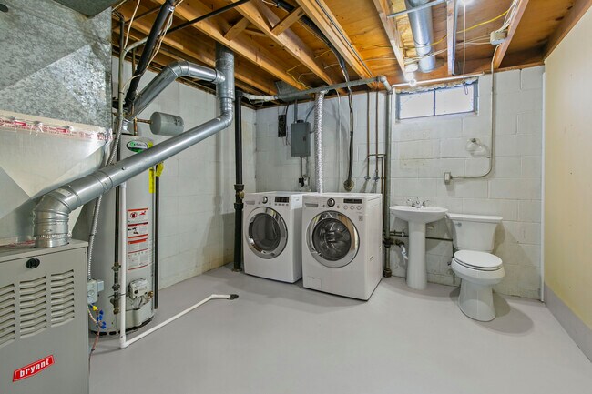 Laundry - 4622 Parkview Dr