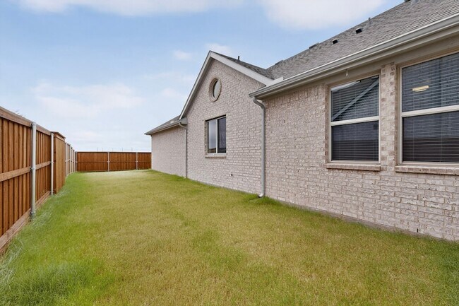 Building Photo - 1228 Watercrest St