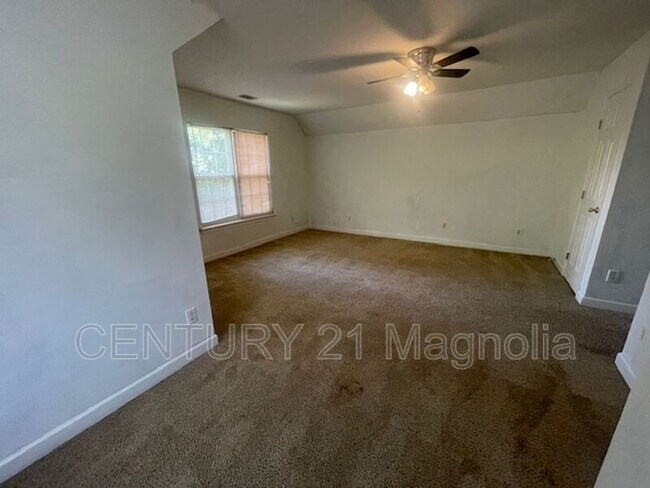 Building Photo - 832 Prairie Ln