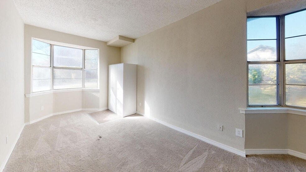 Building Photo - 4106 Skyline Dr
