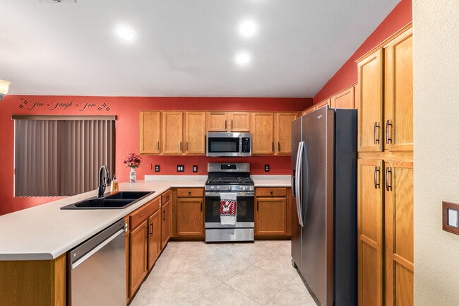 Building Photo - 9150 W Grovers Ave