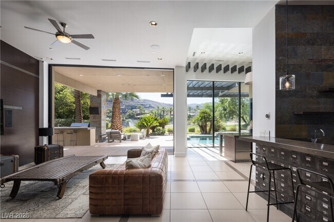 Building Photo - 1501 Foothills Village Dr