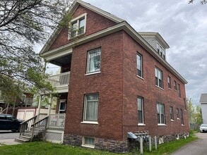 Building Photo - 48 Monroe St