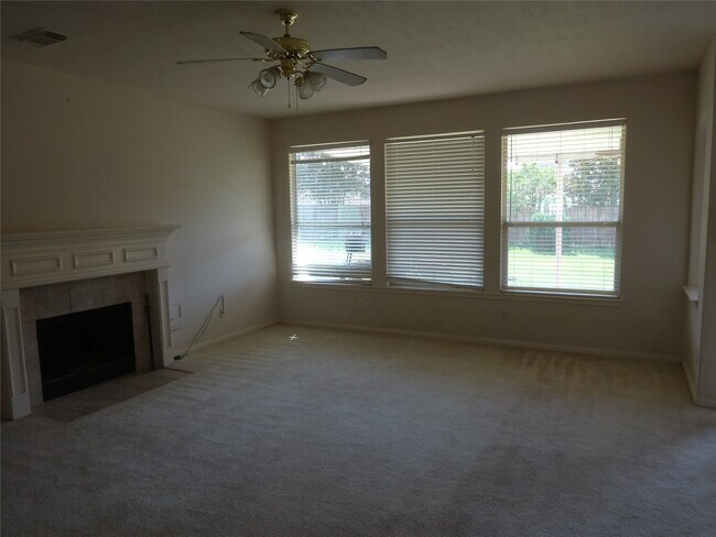 Building Photo - 515 Plantain Ln