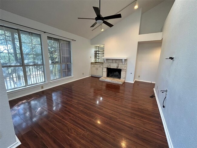 Building Photo - 3809 Spicewood Springs Rd