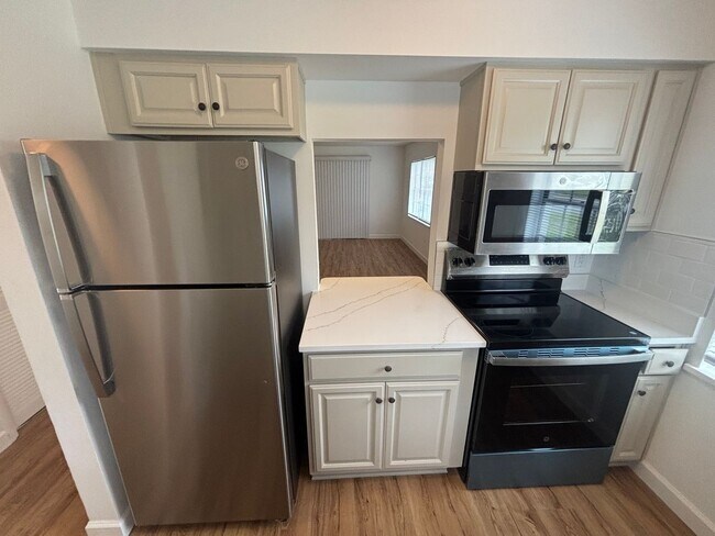 Building Photo - Erler - 1023 (MU68)