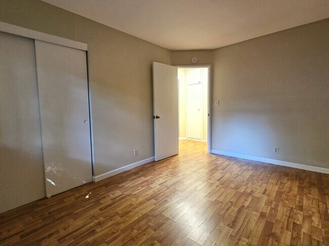 Building Photo - 487 N Rengstorff Ave