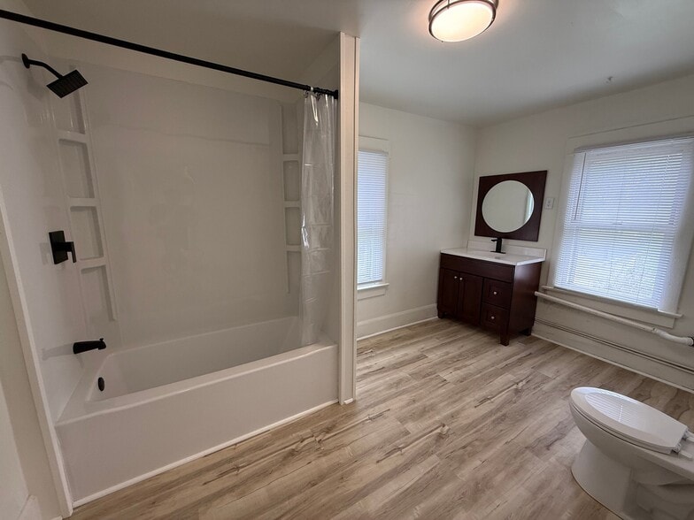 Building Photo - 147 15th St