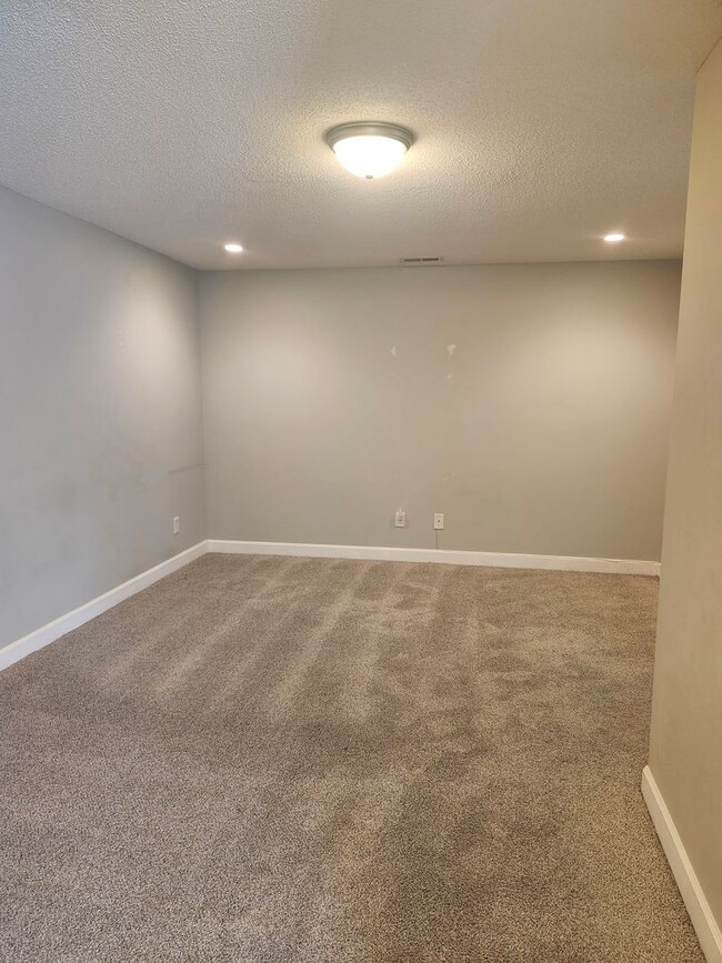 Building Photo - Spacious 4 Bedroom 3 bath in Hamilton on Hunter Subdivision