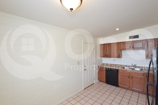 Building Photo - 6753 E Nelson Dr