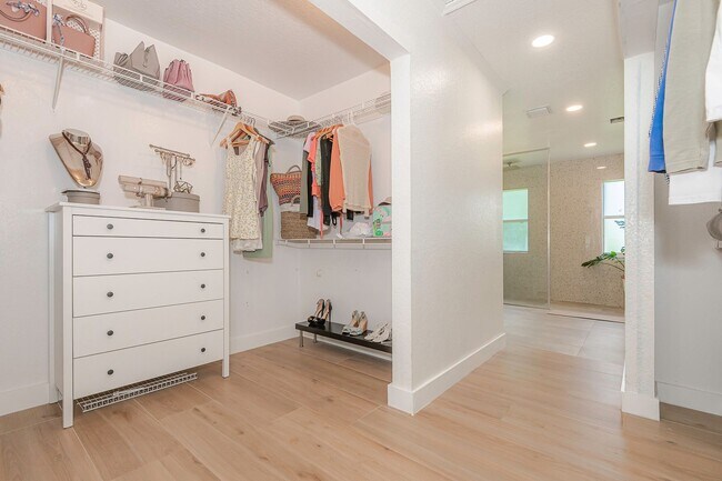 Building Photo - Exquisite Pool Home in Alhambra – Pembroke...