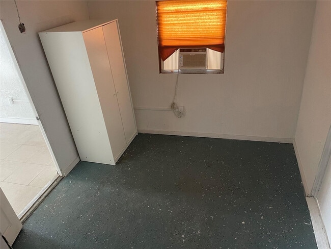 Building Photo - 8556 Berkley Dr